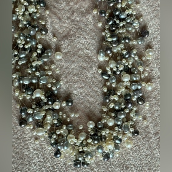 Tiffany &Co Iridesse pearls neckless - Picture 9 of 15